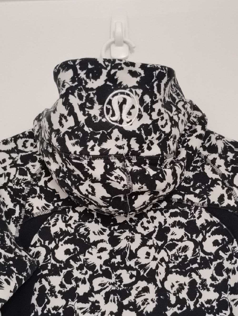 Lululemon Scuba III Full Zip Hoodie - Picture 5 of 10
